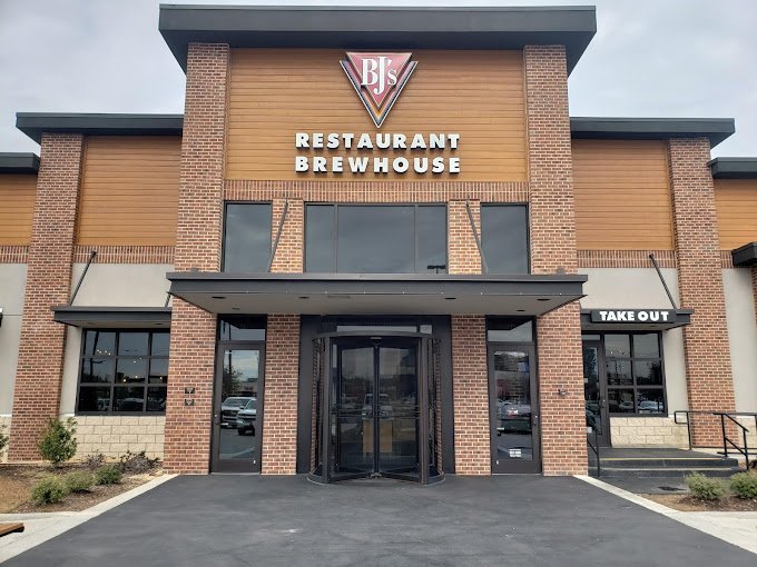 BJ's Restaurant & Brewhouse outside view